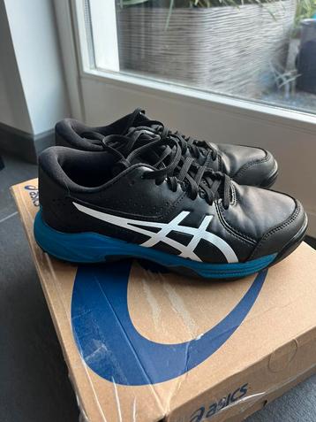 Hockey/ Korfbal veldschoenen Asics.(35,5) beschikbaar voor biedingen