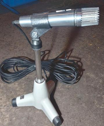 TOA Electric DM 530D. Microfoon op tafelstatief. DIN stekker beschikbaar voor biedingen