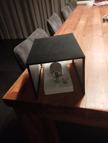 Lamp voor aan de muur. beschikbaar voor biedingen