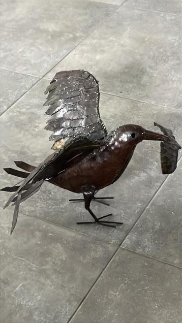 Metalen vogel met visje beschikbaar voor biedingen