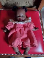 Leuke pop met stoffen lijfje., Antiek en Kunst, Ophalen of Verzenden