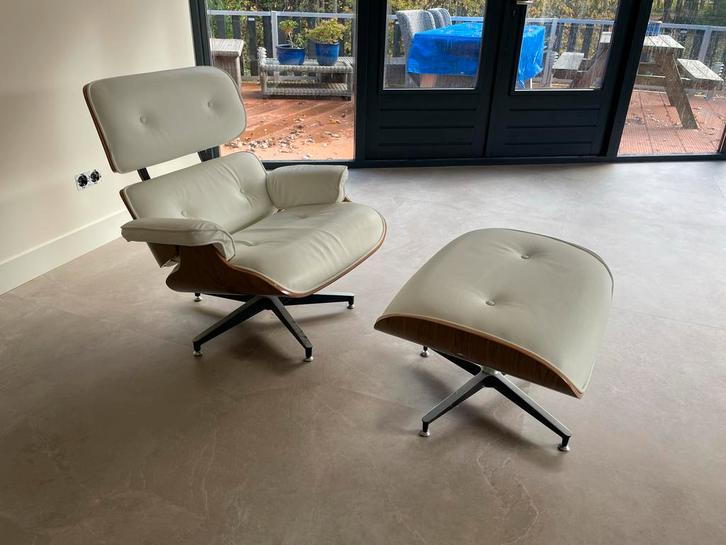Eames Lounge Chair & Ottoman - Wit Leer, Huis en Inrichting, Fauteuils, Zo goed als nieuw, Hout, 75 tot 100 cm, Ophalen