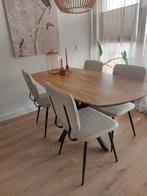 4 Kwantum Eetkamerstoelen Teddy/Bouclé wit - ZGAN, Huis en Inrichting, Ophalen, Wit, Zo goed als nieuw, Vier