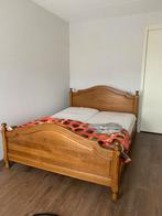 Gratis: 2persoons eiken bed, matrassen, lattenbodems, Huis en Inrichting, Slaapkamer | Complete slaapkamers, Ophalen, Gebruikt