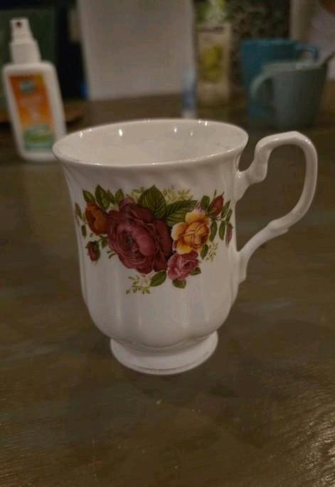GEZOCHT: Royal Southampton Bone China Mok met Rozen, Antiek en Kunst, Antiek | Servies los, Ophalen of Verzenden