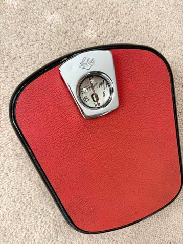 Retro Soehnle koraal-oranje personenweegschaal uit de 70’s beschikbaar voor biedingen