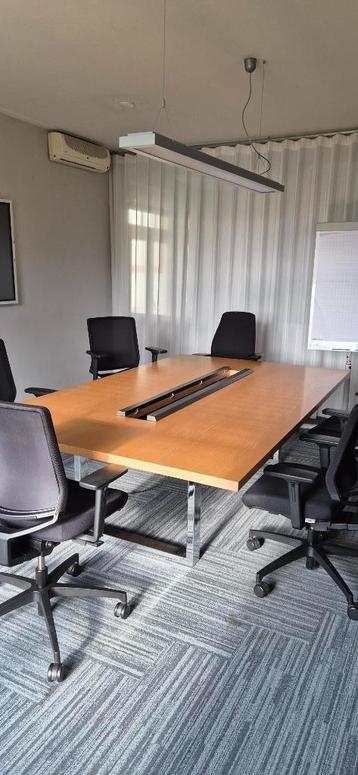 Vergadertafel / kantinetafel teab beschikbaar voor biedingen