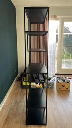 Zwart metalen vakken kast, Ophalen