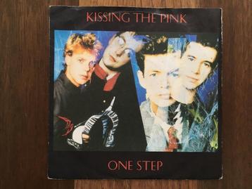 Vinyl Single Kissing The Pink One Step beschikbaar voor biedingen