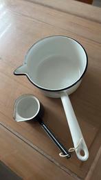 Blauwe en witte steelpannen van emaille, Huis en Inrichting, Keuken | Potten en Pannen, Ophalen of Verzenden, Zo goed als nieuw
