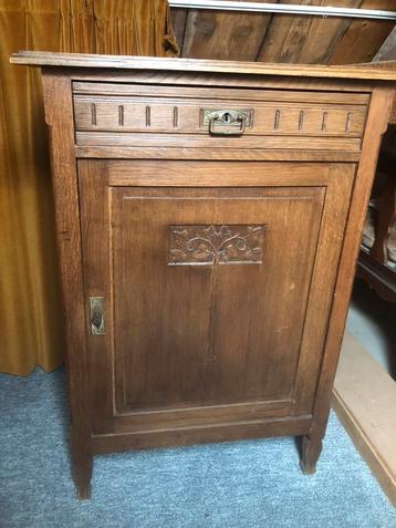 Zolderopruiming Antiek brocante eiken meidenkastje opknapper beschikbaar voor biedingen