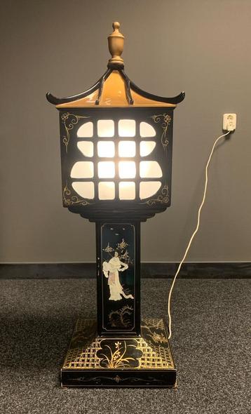 Chinese Pagode lamp beschikbaar voor biedingen