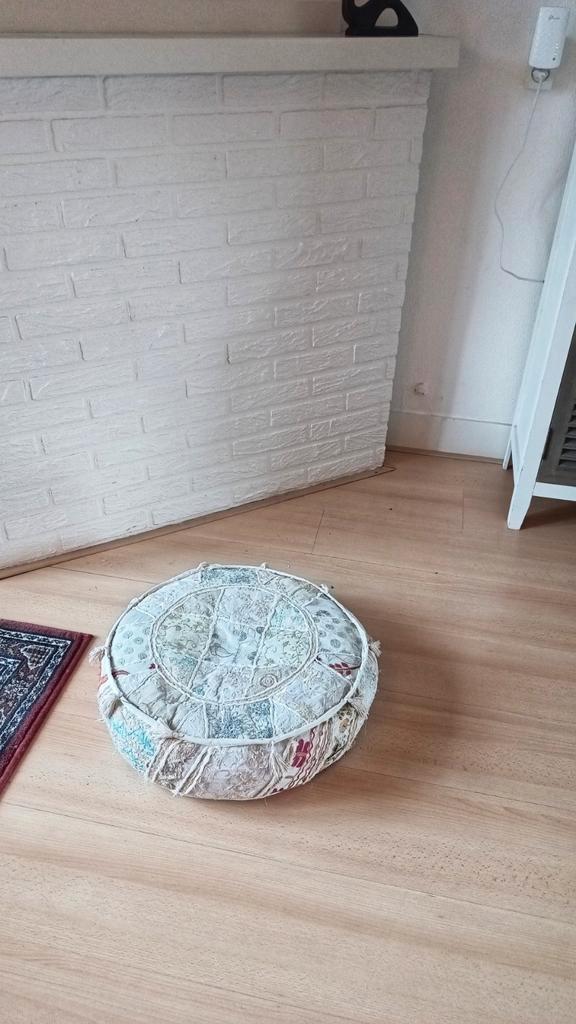 Kleurrijke Poef - Zitkussen, Huis en Inrichting, Banken | Voetenbanken en Poefen, Zo goed als nieuw, Minder dan 50 cm, Minder dan 50 cm