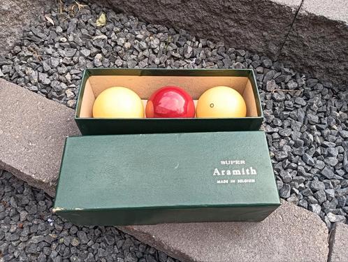 Biljart ballen, Super Aramith made in Belgium, brocante, Sport en Fitness, Biljarten en Poolen, Zo goed als nieuw, Keu of Ballen