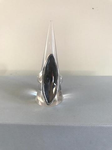 Zamak ring (30) (36,- = 14,50) maat 18 zwart/grijs kristal beschikbaar voor biedingen