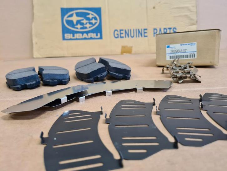subaru remblokken voorzijde impreza legacy 26296AA101 oem, Auto-onderdelen, Remmen en Aandrijving, Subaru, Nieuw, Ophalen of Verzenden