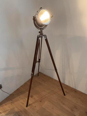 Unieke vloerlamp, spot, zoeklicht, seinlicht, seinlamp beschikbaar voor biedingen