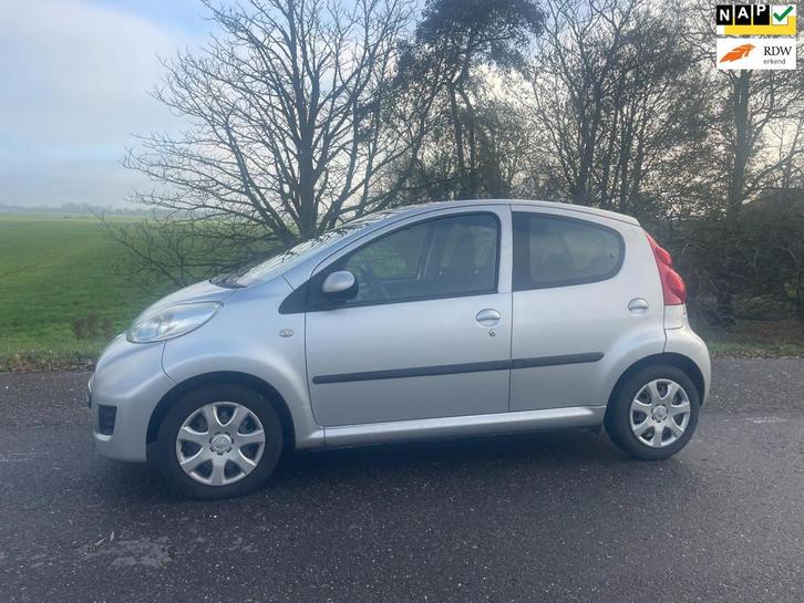 Peugeot 107 1.0-12V XS in een nette staat AIRCO., Auto's, Peugeot, Bedrijf, Te koop, ABS, Airbags, Centrale vergrendeling, Elektrische ramen