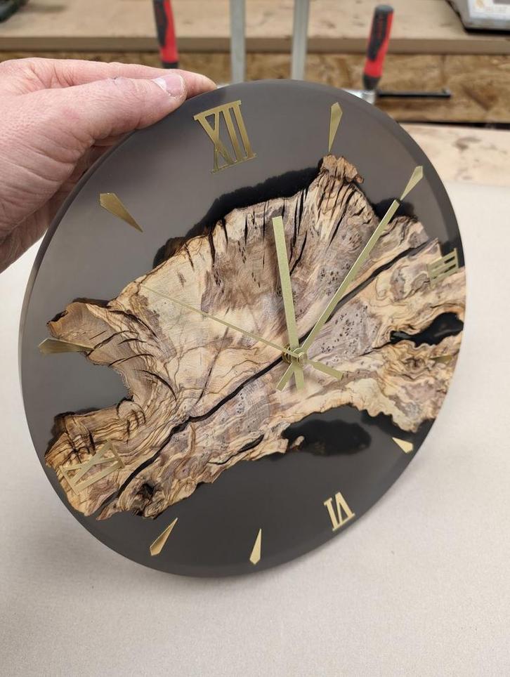 Uniek en grillig olijfhout voor epoxy werk klok tafel lamp, Huis en Inrichting, Tafels | Bijzettafels, Nieuw, Rond, 60 cm of meer
