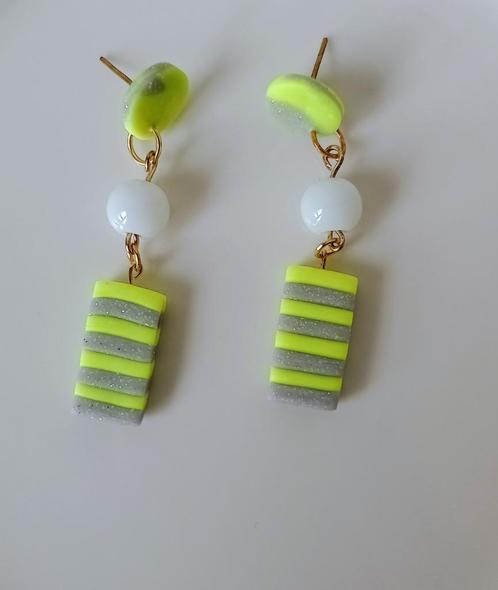 Oorbellen stripe, Sieraden, Tassen en Uiterlijk, Oorbellen, Nieuw, Knopjes of Stekers, Overige materialen, Groen, Ophalen of Verzenden