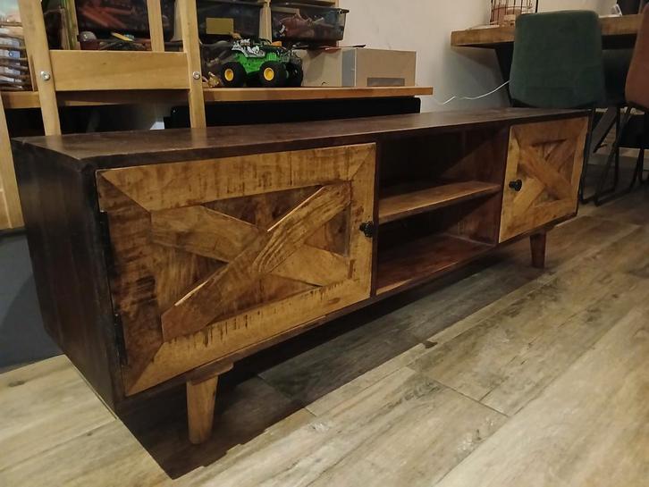 Stoer TV Meubel met Houten Details, Huis en Inrichting, Kasten | Televisiemeubels, Gebruikt, Minder dan 100 cm, 150 tot 200 cm