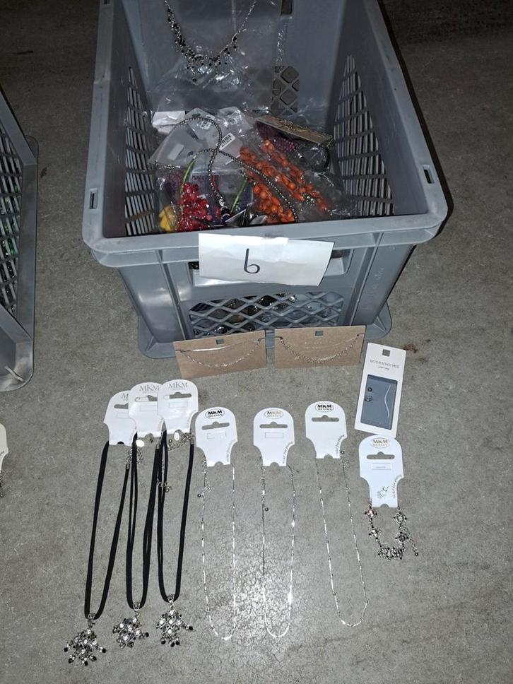 Partij sieraden nr 6. Kettingen, enkelbandjes, armbanden., Sieraden, Tassen en Uiterlijk, Kettingen, Nieuw, Overige materialen