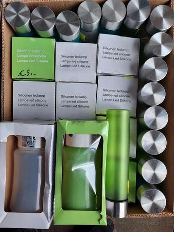 Partijtje silicone ledlampen en drinkflessen
 beschikbaar voor biedingen