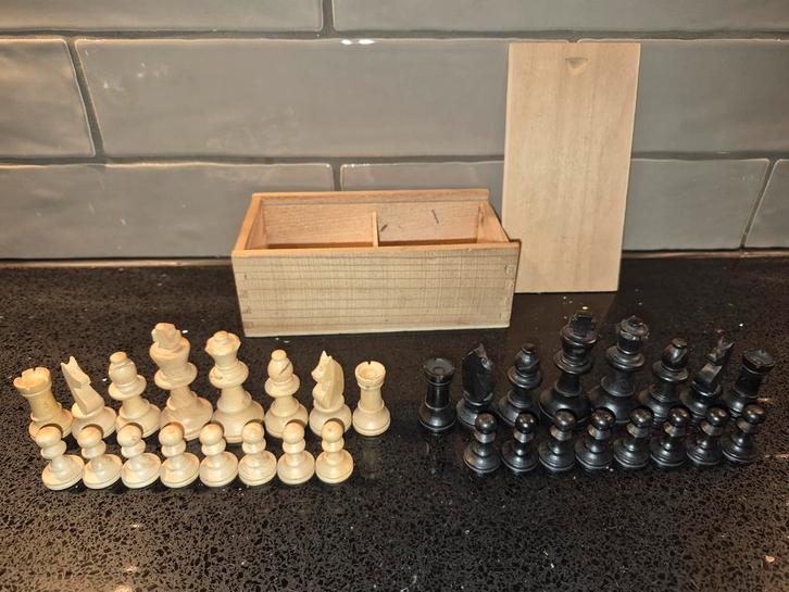 Vintage Houten Schaakspel met Opbergdoos, Hobby en Vrije tijd, Denksport en Puzzels, Gebruikt, Schaken, Minder dan 500 stukjes