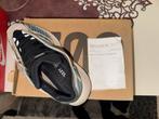 Adidas Yeezy 700 v3 met bon. Nieuw in doos, Ophalen of Verzenden, Nieuw, Overige kleuren, Sneakers of Gympen