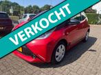 Toyota Aygo 1.0 VVT-i x-play Airco/ Camera/ Cruise control, Voorwielaandrijving, Stof, Gebruikt, 4 stoelen