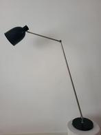 Zwarte Hala design vloerlamp, Huis en Inrichting, Lampen | Vloerlampen, Ophalen, Mid century, Zo goed als nieuw, Metaal