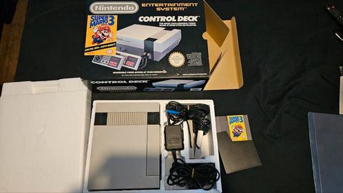nes mario bros 3 set in doos, Spelcomputers en Games, Spelcomputers | Nintendo NES, Gebruikt, Met 2 controllers, Ophalen