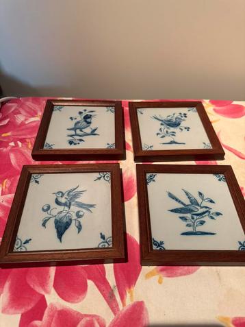 Set van 4 Blauwe Vogel Tegels in Houten Lijst – Vintage beschikbaar voor biedingen