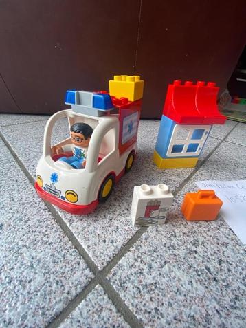 Duplo 10527 ambulance beschikbaar voor biedingen