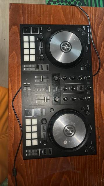 Traktor Kontrol S2 MK3 DJ Mixer/ draaitafel beschikbaar voor biedingen