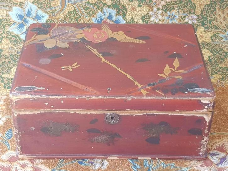 Compleet antiek Oosters kistje met interieur en sleutels., Antiek en Kunst, Antiek | Woonaccessoires, Ophalen of Verzenden