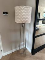 Mooie driepoot vloerlamp taupe, Colmore, Huis en Inrichting, Lampen | Vloerlampen, Verzenden, Zo goed als nieuw