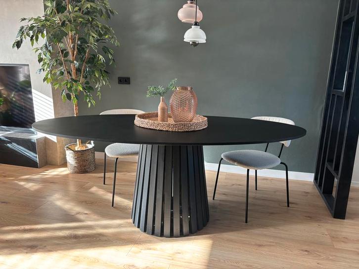 Ovalen eettafel zwart tafel, Huis en Inrichting, Tafels | Eettafels, Gebruikt, 100 tot 150 cm, 200 cm of meer, Vijf personen of meer