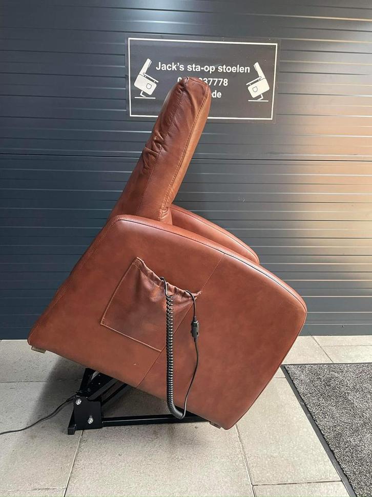 Sta op stoel merk doge, Huis en Inrichting, Fauteuils, Zo goed als nieuw, Leer, 50 tot 75 cm, Minder dan 75 cm, Ophalen