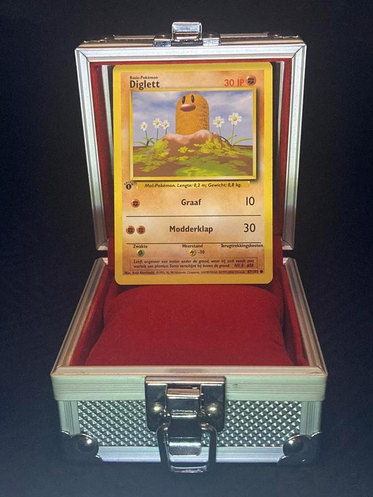 Diglett 1st edition - Base, Hobby en Vrije tijd, Verzamelkaartspellen | Pokémon, Zo goed als nieuw, Ophalen of Verzenden