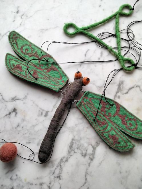 Wol vilten libelle vlinder beweegbaar mobiel, Hobby en Vrije tijd, Vilt, Zo goed als nieuw, Figuurtje(s), Verzenden