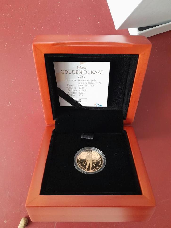 Gouden Dukaat 2025 - In Luxe Houten Doos, Postzegels en Munten, Munten | Nederland, Losse munt, Overige waardes, Goud, Ophalen of Verzenden