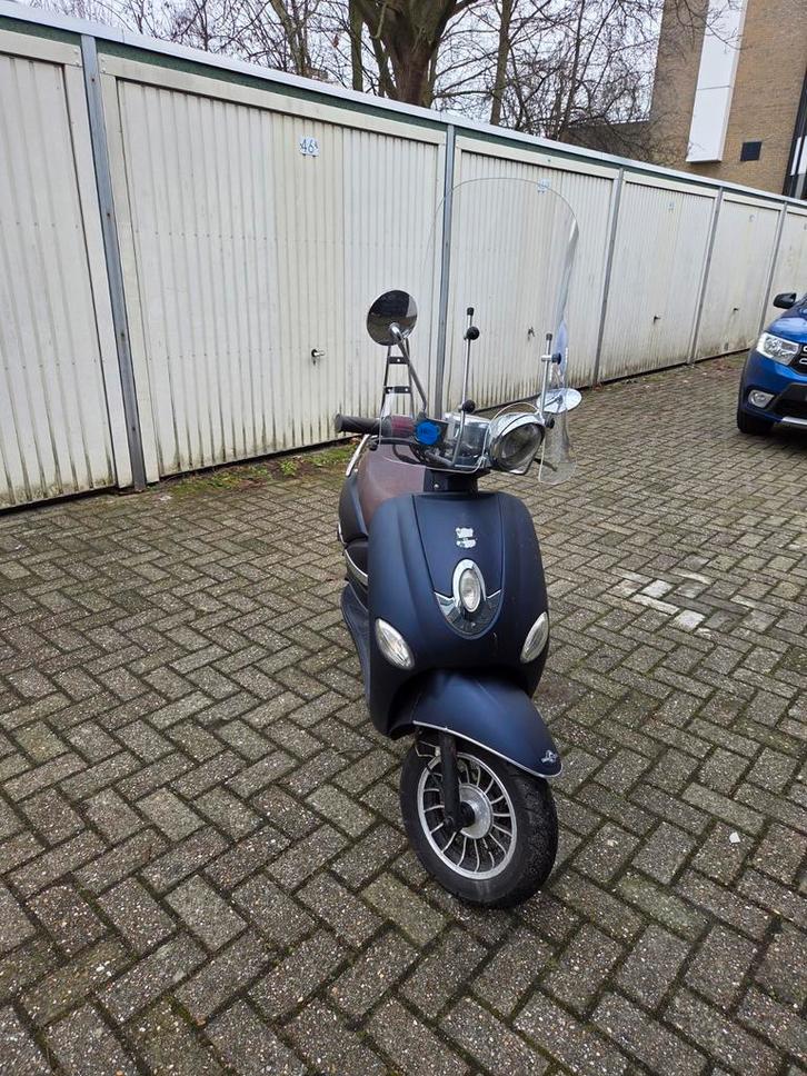 Piemonte 50 gts Klusscooter - Start niet, wel veel vervangen, Fietsen en Brommers, Brommeronderdelen | Snorfietsen, Gebruikt, Overige merken