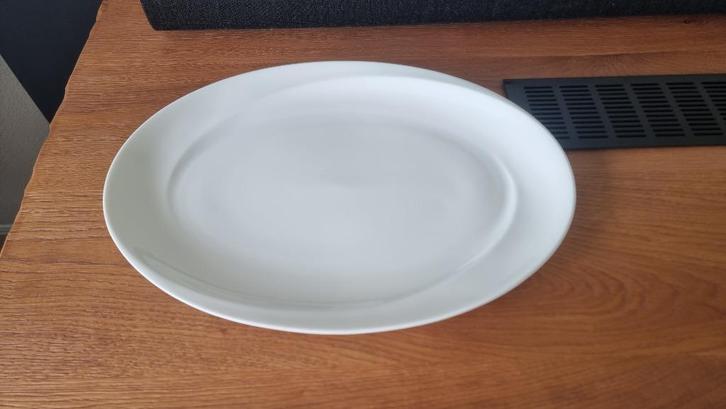 Wedgwood Solar ovale schaal 40 x 30 cm, Huis en Inrichting, Keuken | Servies, Zo goed als nieuw, Schaal of Schalen, Wedgwood, Porselein