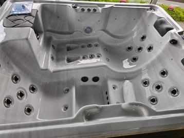 jacuzzi amerikaans nieuw full options weg=weg !!!!!!!!!!!!!! beschikbaar voor biedingen