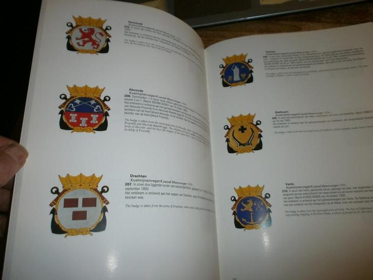 emblemen vd koninklijke marine 296 verschillende wapens, Boeken, Oorlog en Militair, Gelezen, Overige onderwerpen, Tweede Wereldoorlog