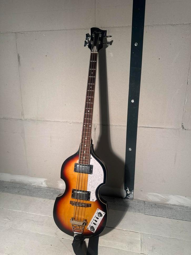 Basgitaar - Klassiek Model, Muziek en Instrumenten, Snaarinstrumenten | Gitaren | Bas, Gebruikt, Elektrisch, Ophalen of Verzenden