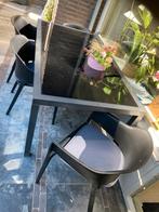 Zwarte tuintafel met glazen blad en vier zwarte stoelen, Tuin en Terras, Tuinsets en Loungesets, Ophalen, Aluminium, Zo goed als nieuw