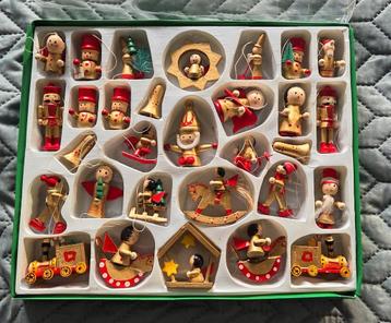 Kerstversiering houten poppetjes beschikbaar voor biedingen