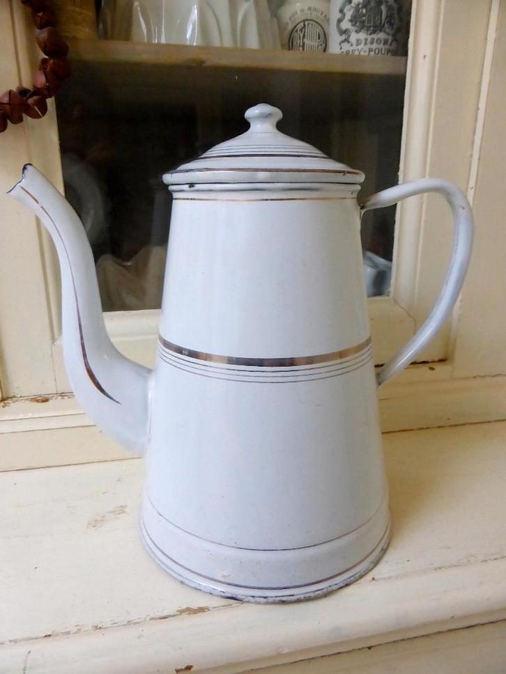Oude emaillen koffiekan wit met gouden bies / koffie kan po, Antiek en Kunst, Antiek | Emaille, Ophalen of Verzenden